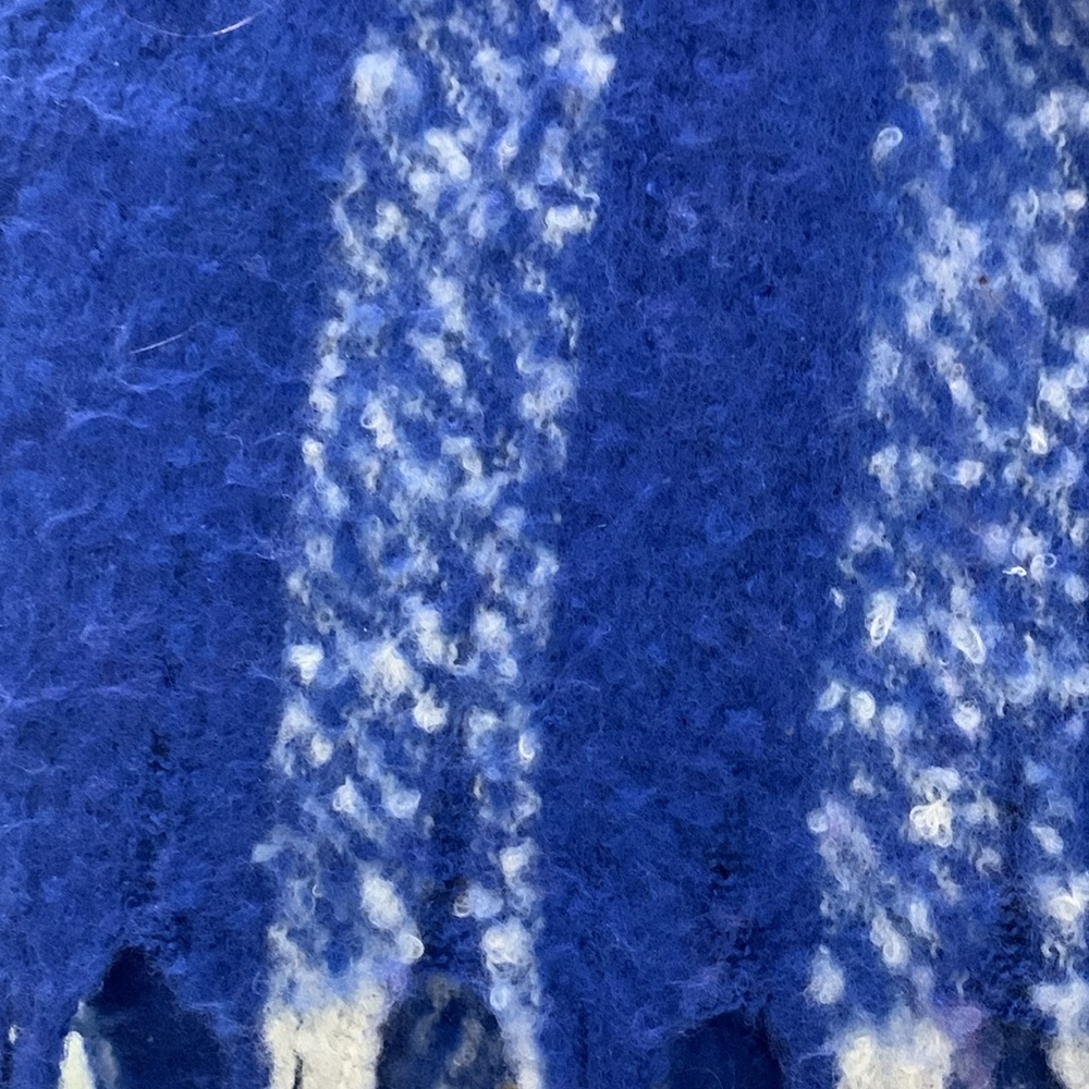 NWT🌺Beautiful Soft Large Wool Acrylic Blend Scarf - Picture 4 of 9
